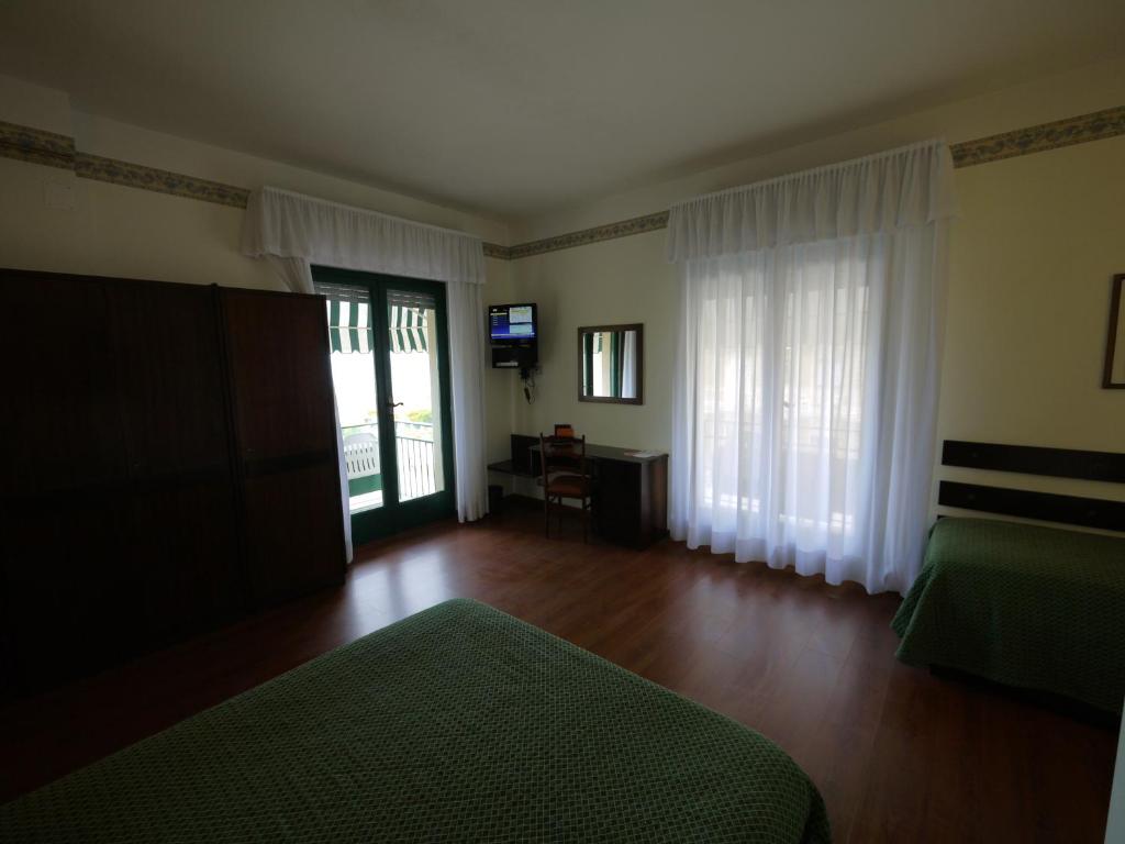 Postel nebo postele na pokoji v ubytování Hotel Piccadilly