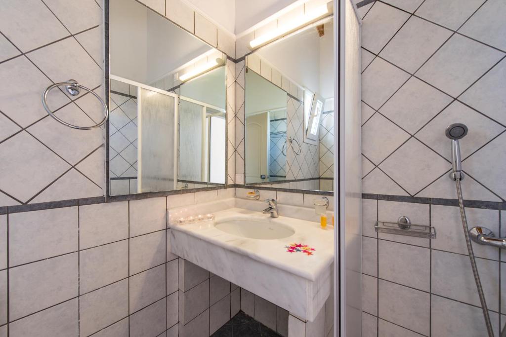 Koupelna v ubytování Al Mare Hotel