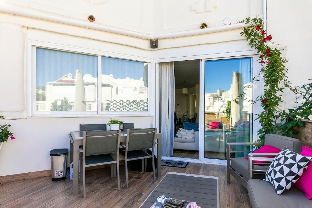 A balcony or terrace at Luxury Apartament in Marina