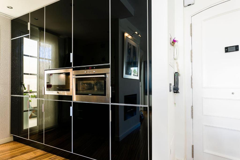 A kitchen or kitchenette at Luxury Apartament in Marina