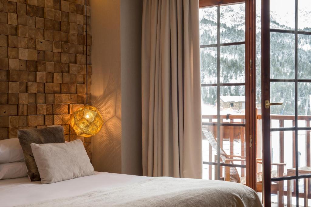 Postel nebo postele na pokoji v ubytování Grau Roig Andorra Boutique Hotel & Spa