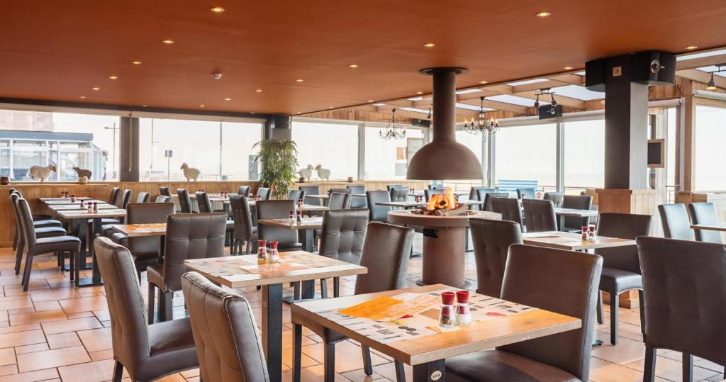 Restaurace v ubytování Hotel De Zeebries Budget