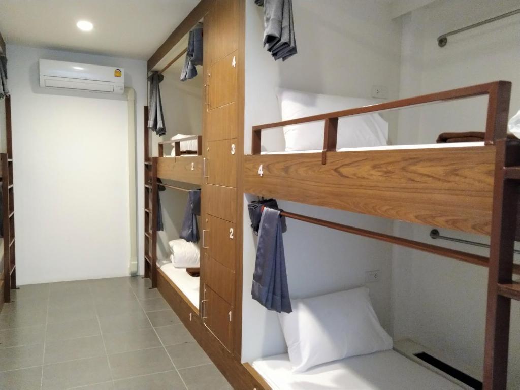 Postel nebo postele na pokoji v ubytování WEE HOSTEL