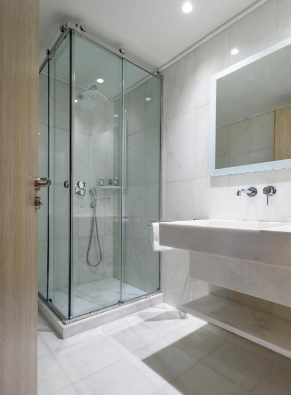 Koupelna v ubytování Fos DownTown Suites