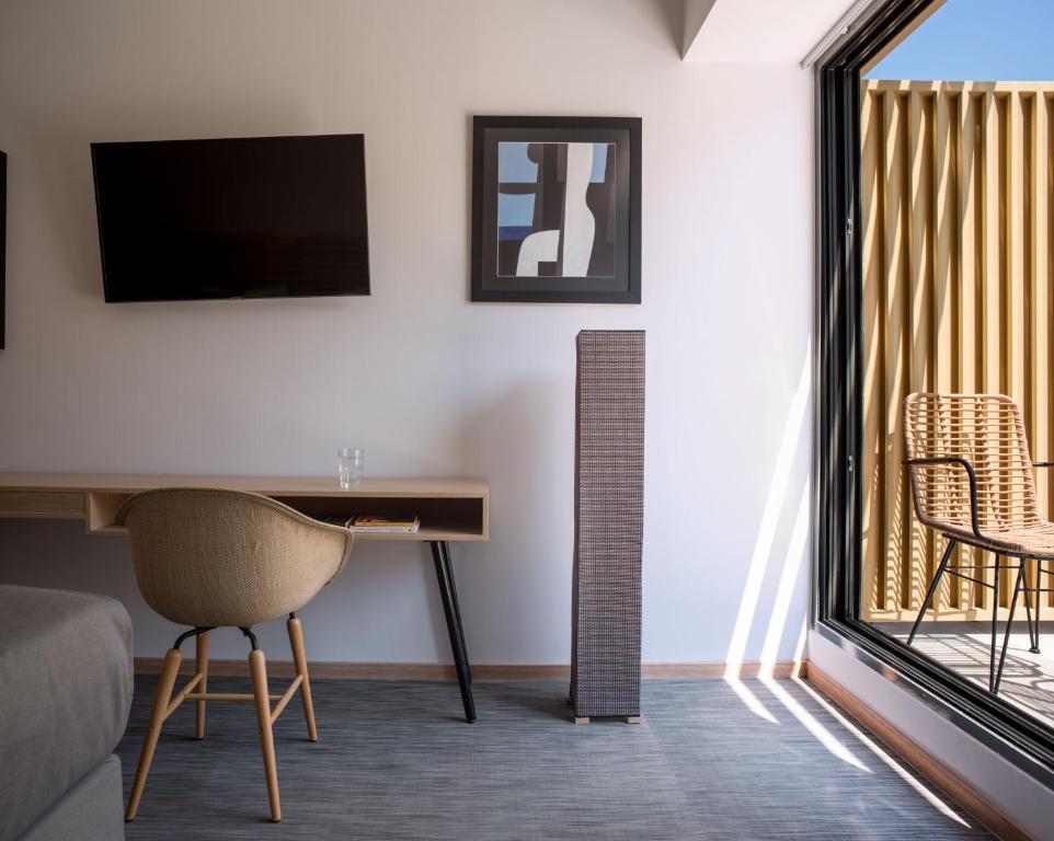 TV a/nebo společenská místnost v ubytování Fos DownTown Suites