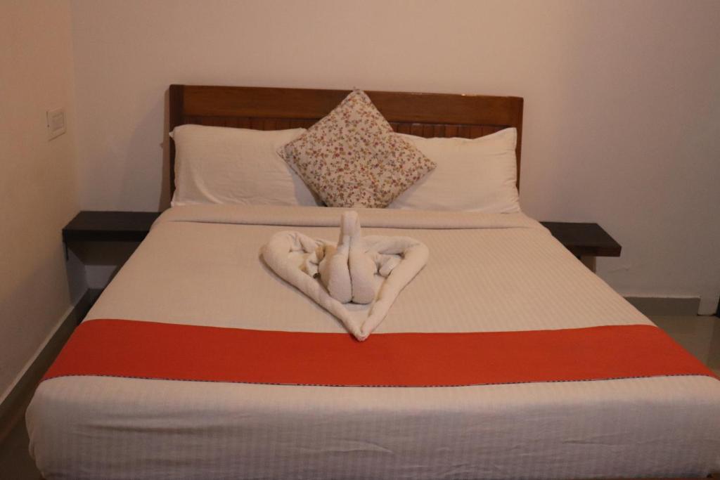 Postel nebo postele na pokoji v ubytování Coorg North Breeze Homestay