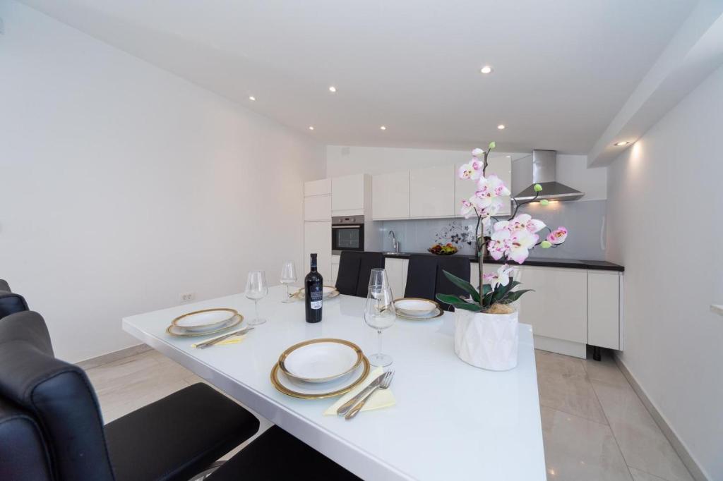 Kuchyň nebo kuchyňský kout v ubytování Apartment Antonio