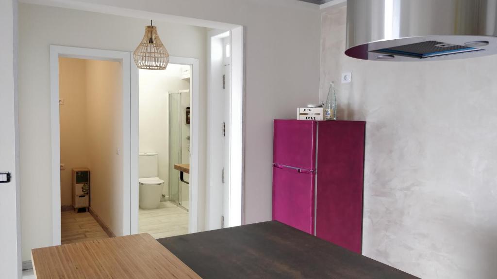 Kuchyň nebo kuchyňský kout v ubytování New Deluxe Stunned Seaview 2 bed Apt