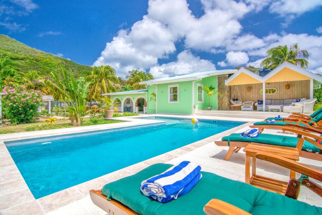 Bazén v ubytování Bequia Beach Hotel - Luxury Boutique Resort nebo v jeho okolí