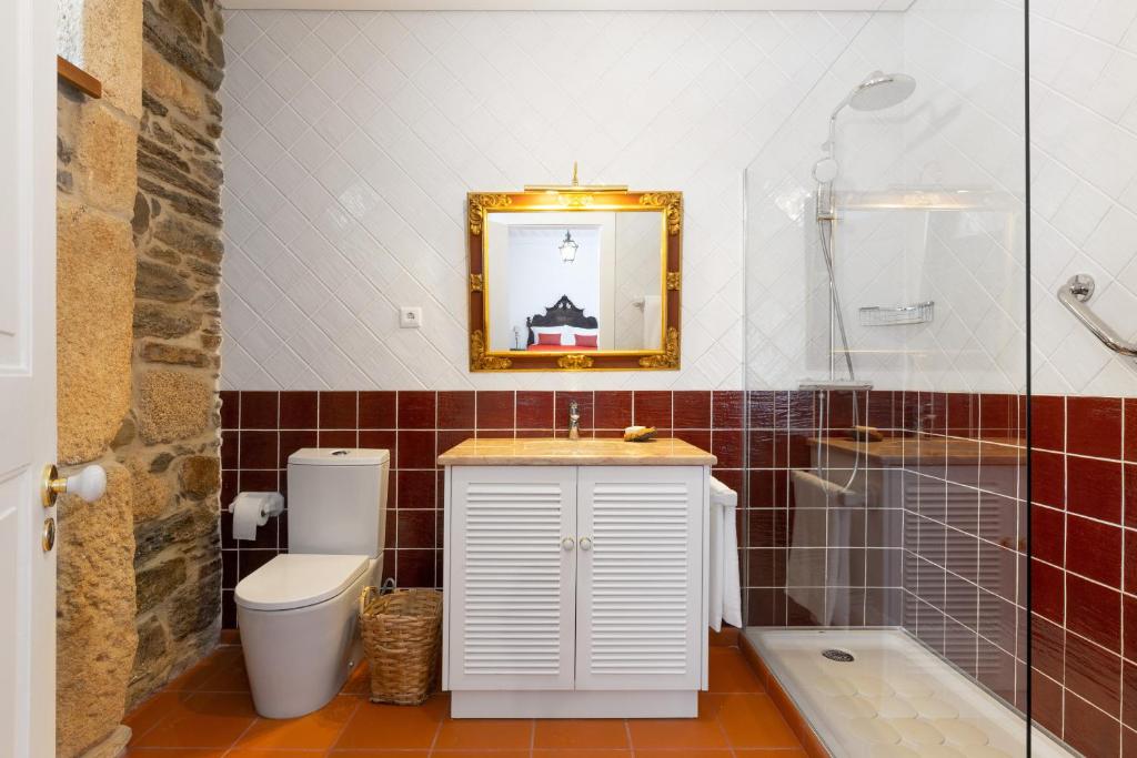 Koupelna v ubytování Quinta do Valdalágea