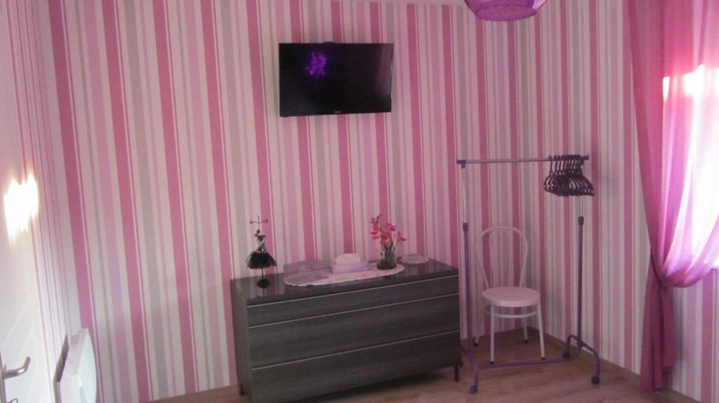 Les Glycines - Double Room With Private Bathroom