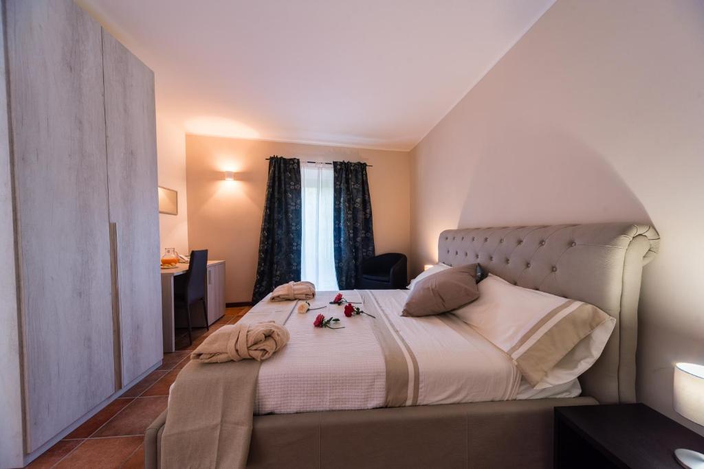 Posteľ alebo postele v izbe v ubytovaní Le Undici Rose Hotel