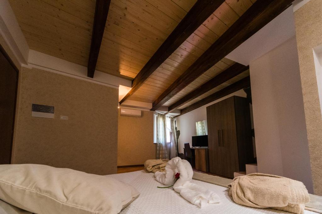 Posteľ alebo postele v izbe v ubytovaní Le Undici Rose Hotel