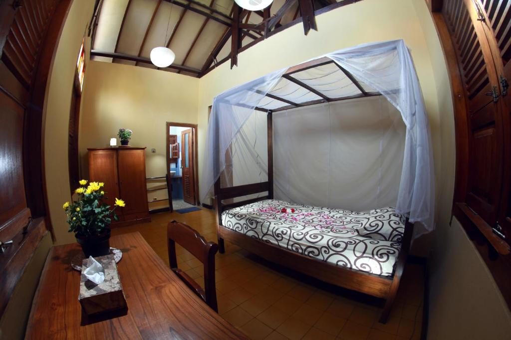 Letto o letti in una camera di Villa Sambal