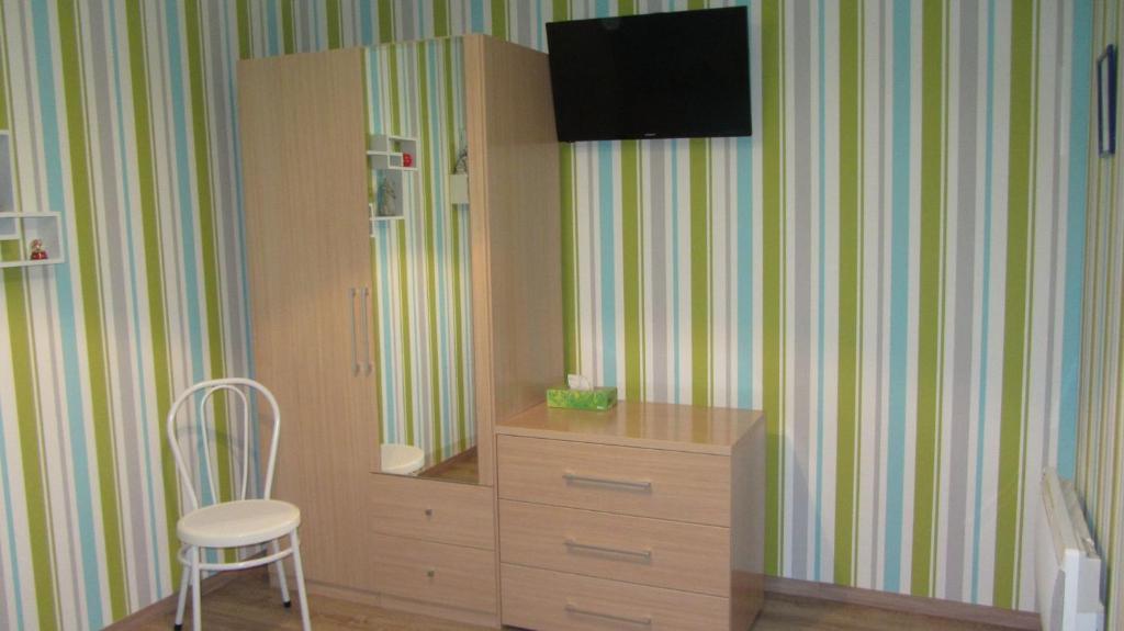 Les Glycines - Double Room With Private Bathroom