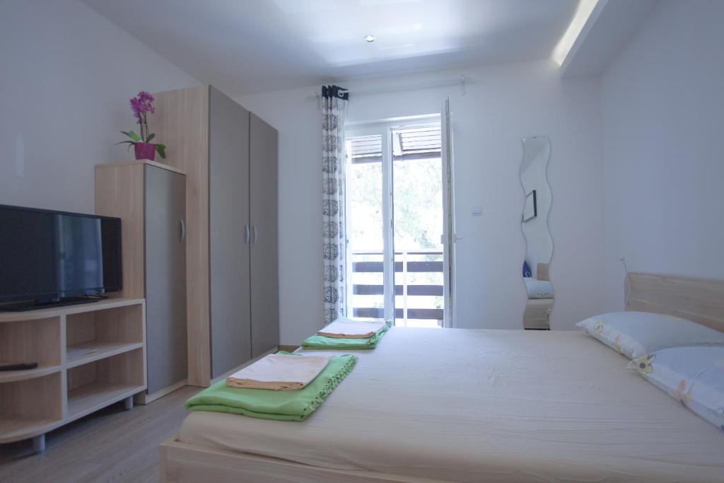 Łóżko lub łóżka w pokoju w obiekcie Studio apartment - seaview