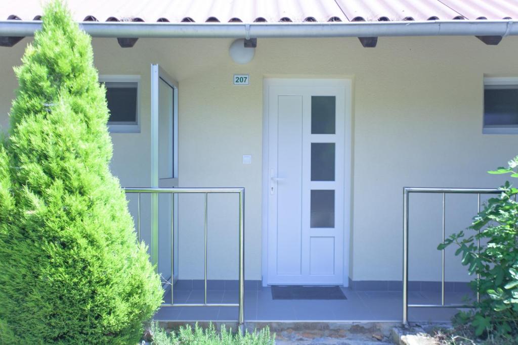 Zdjęcie z galerii obiektu Studio apartment - seaview w mieście Premantura