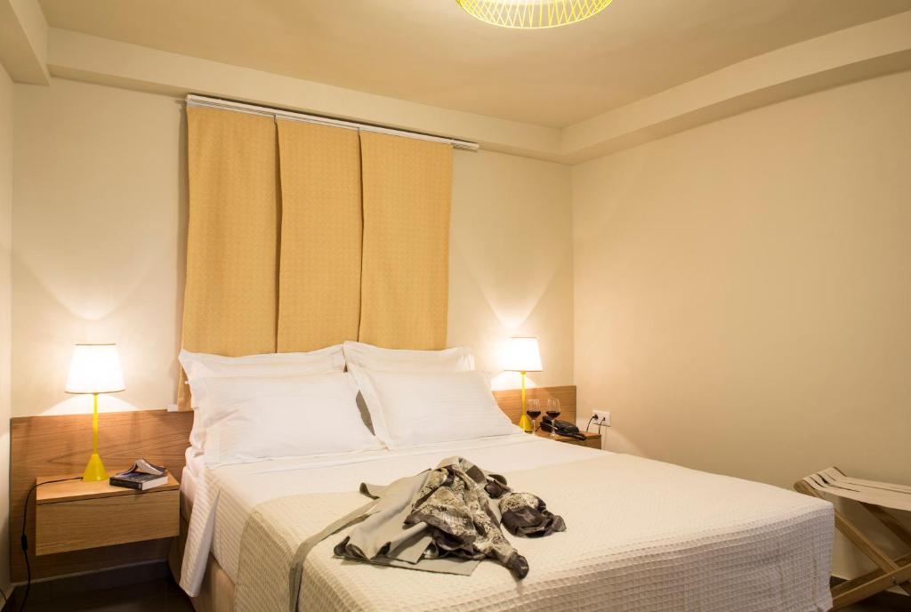 Postel nebo postele na pokoji v ubytování Athena hotel