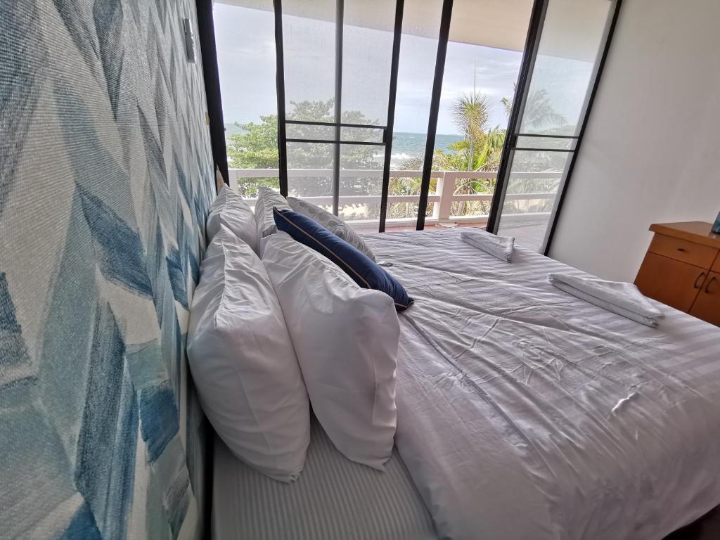 Postel nebo postele na pokoji v ubytování Dojo pool villa