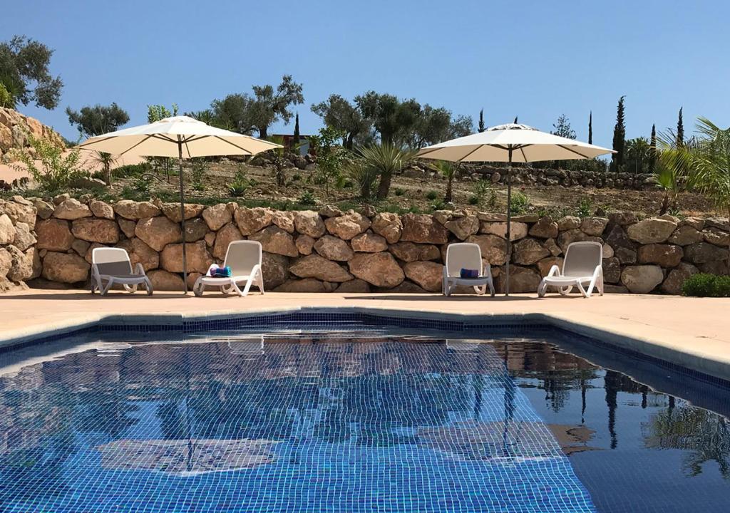 Bazén v ubytování Finca Zayas Casa Rural & Guest Suites nebo v jeho okolí