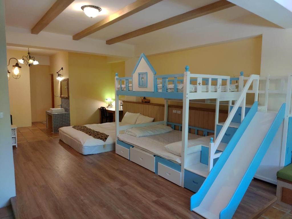 a bedroom with two bunk beds and a slide at Hejia B&amp;B in Hualien City