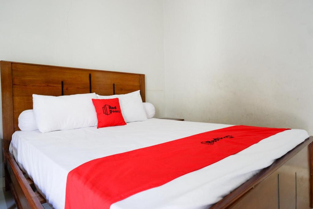 RedDoorz near Mutiara SIS Al Jufrie Airport Palu - 双人间