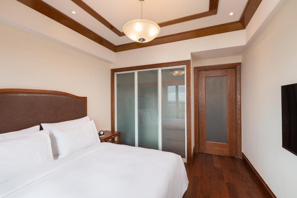 Postel nebo postele na pokoji v ubytování Kantharyar Serviced Apartment