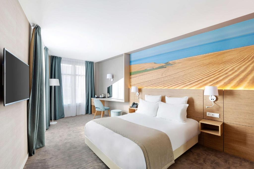 Best Western Le Beffroi - Standard Queen Room