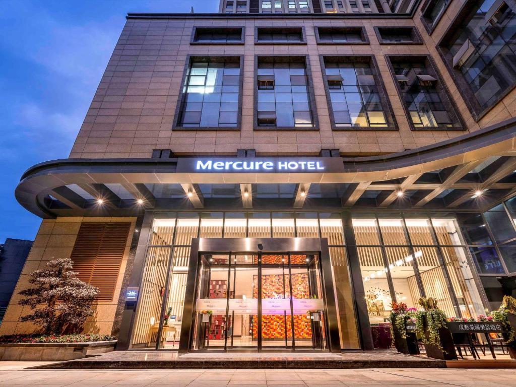 a store front of a mercure hotel with its doors open at Mercure Chengdu Huapaifang in Chengdu