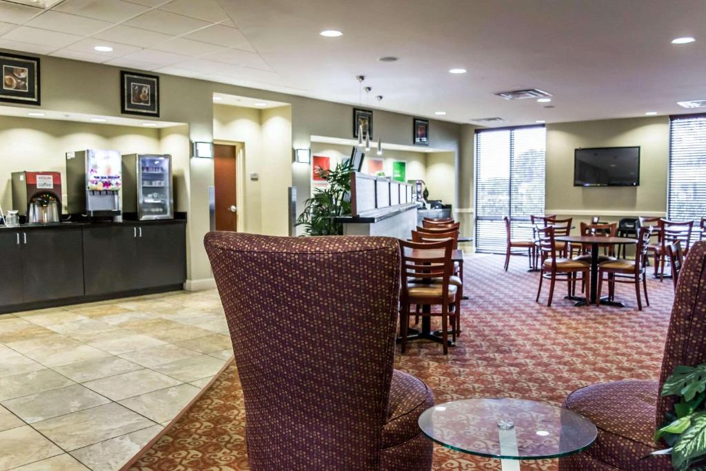 TV a/nebo společenská místnost v ubytování Comfort Suites Palm Bay - Melbourne