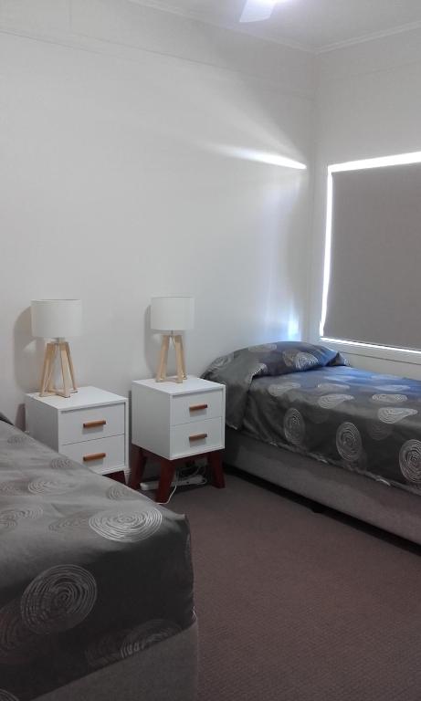Postel nebo postele na pokoji v ubytování Mango Tree Motel