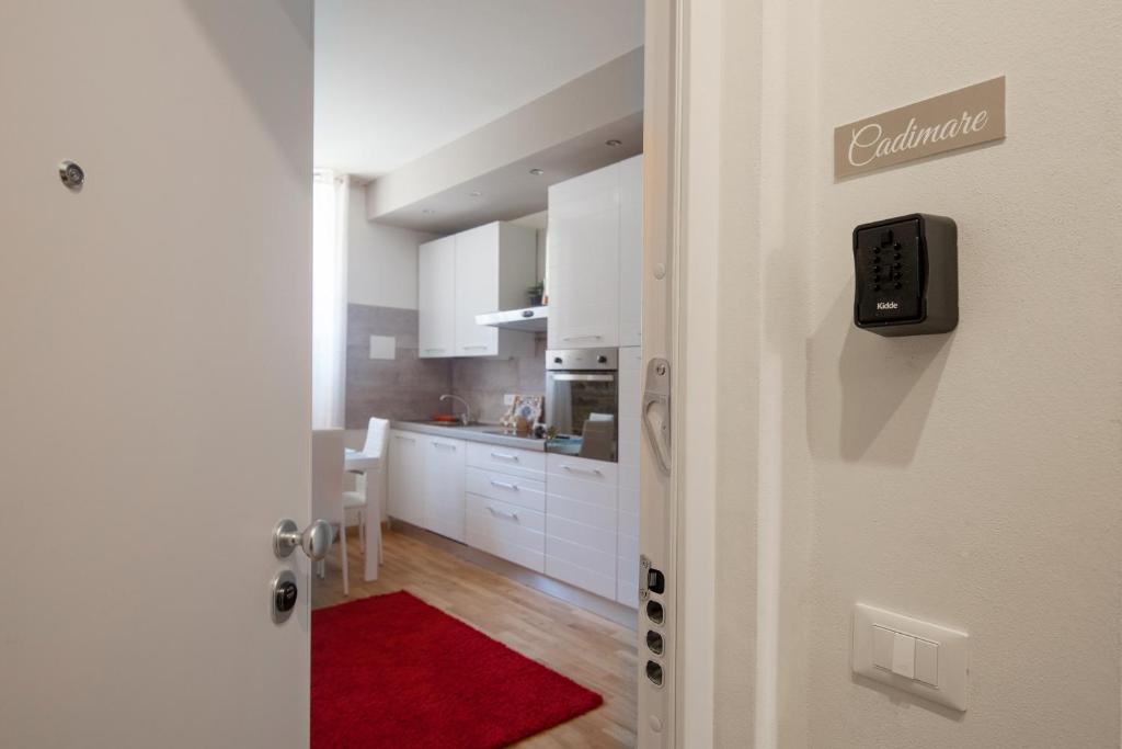 A kitchen or kitchenette at LEO'S HOME