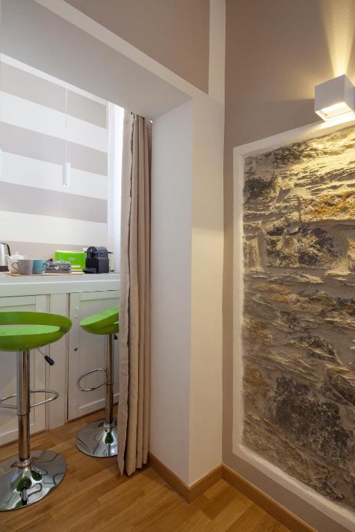 A kitchen or kitchenette at LEO'S HOME