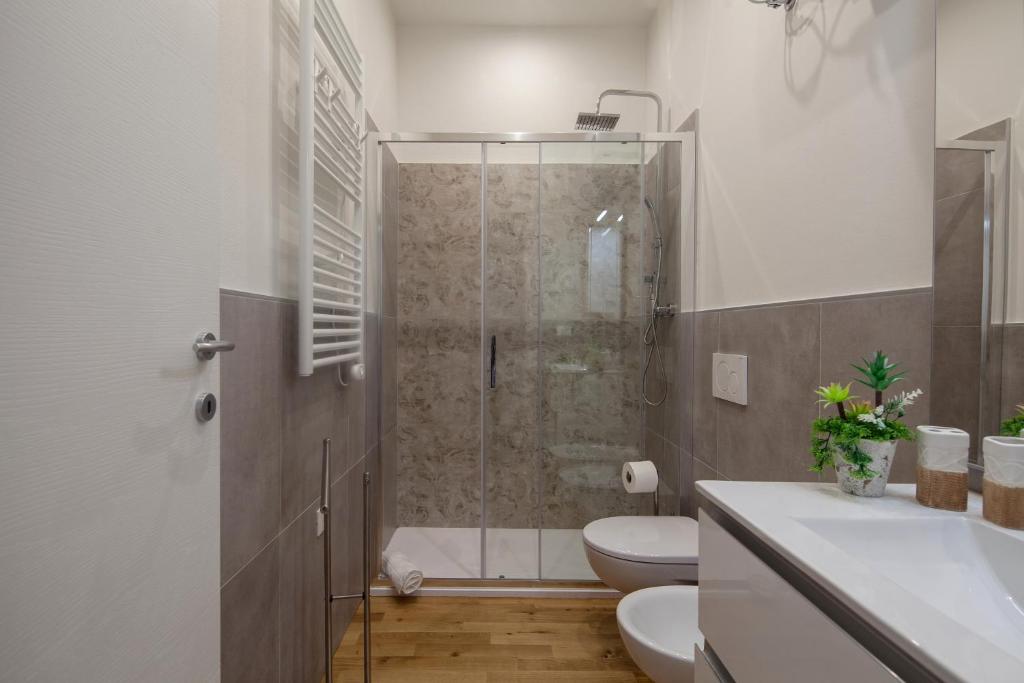A bathroom at LEO'S HOME