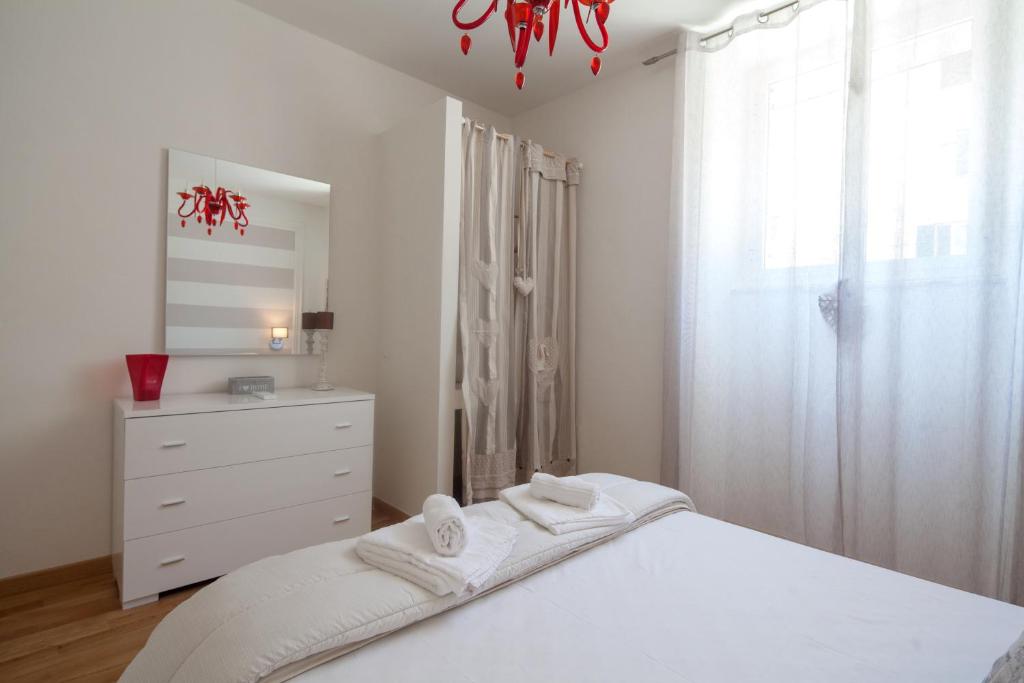 A bed or beds in a room at LEO'S HOME