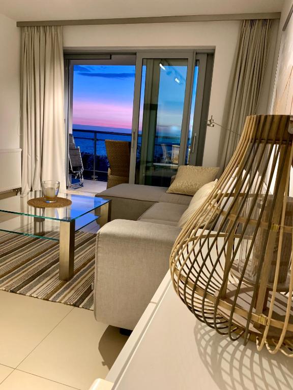 Posedenie v ubytovaní HOLIDAY HOME Wechta Baltic 608 z widokiem na morze