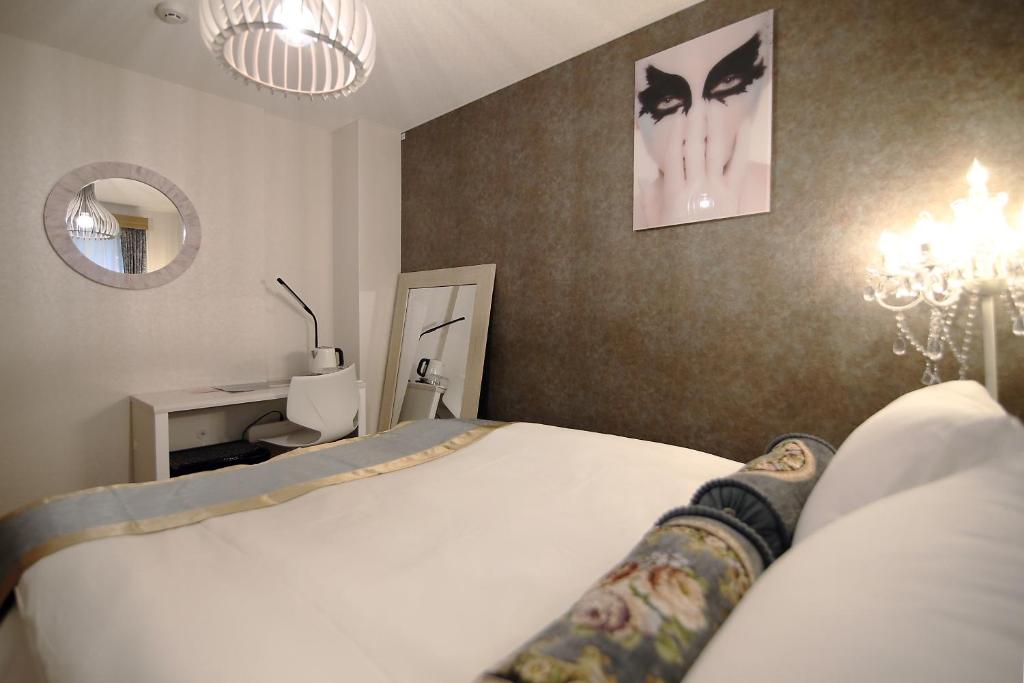 Postel nebo postele na pokoji v ubytování SHINJUKU GLOBAL HOTEL