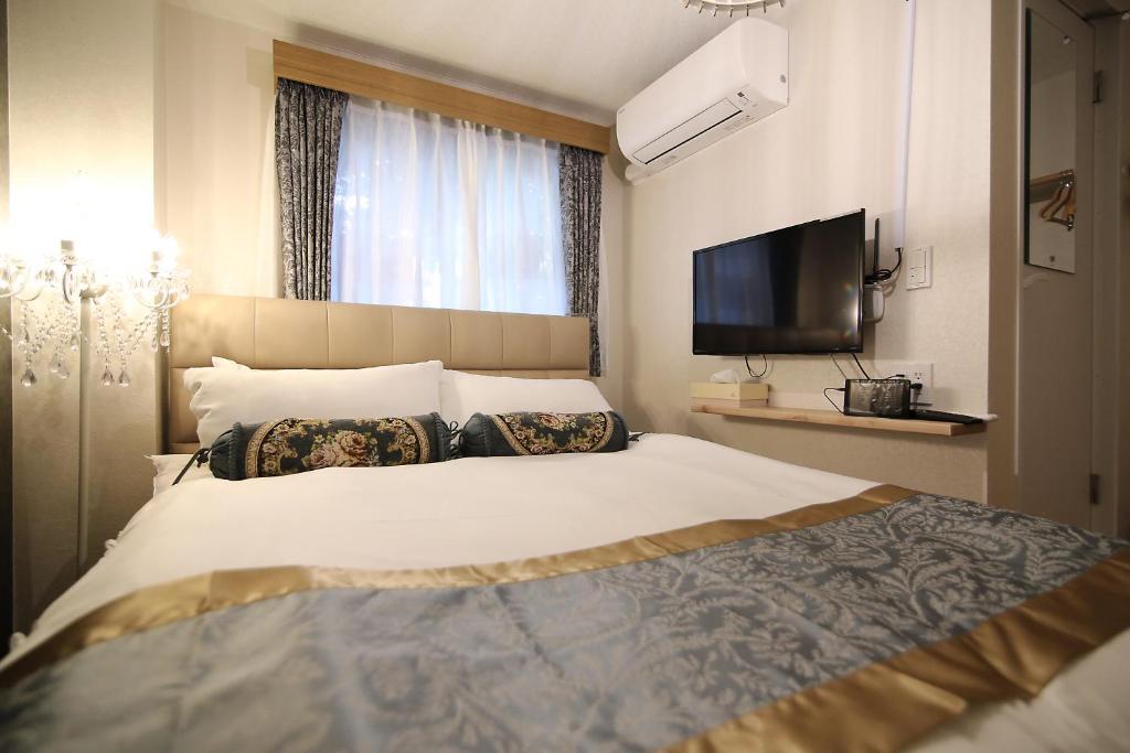 Postel nebo postele na pokoji v ubytování SHINJUKU GLOBAL HOTEL