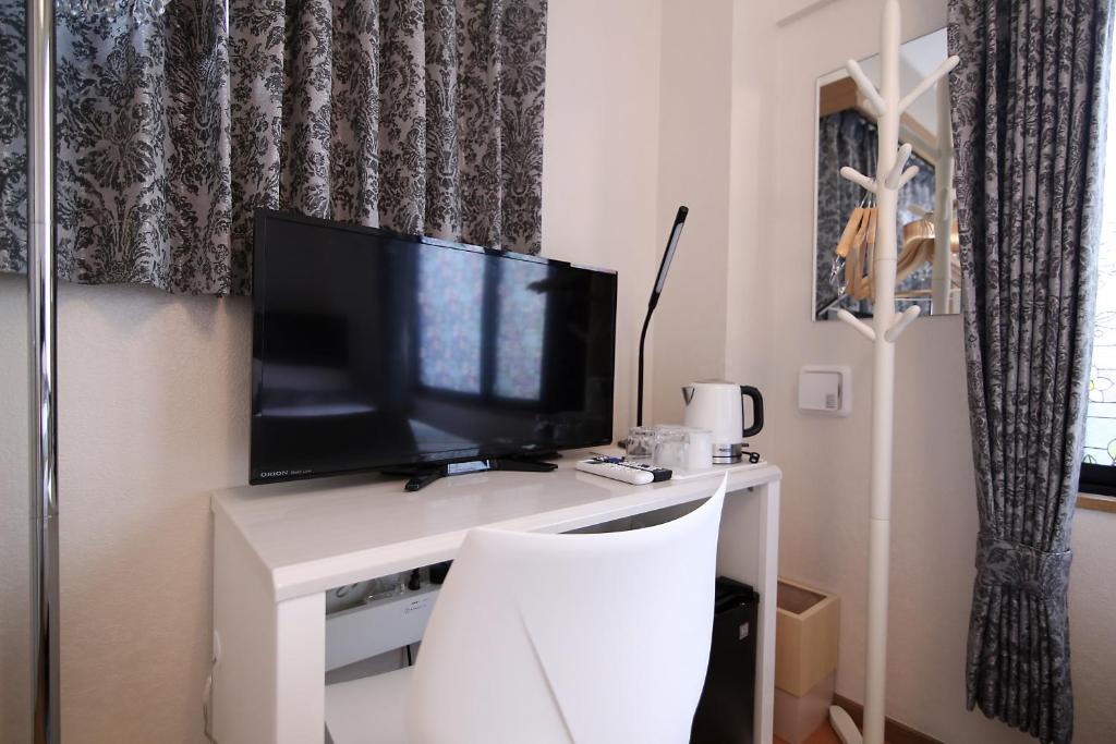 TV a/nebo společenská místnost v ubytování SHINJUKU GLOBAL HOTEL