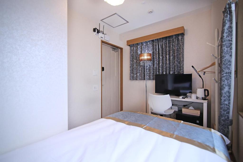 Postel nebo postele na pokoji v ubytování SHINJUKU GLOBAL HOTEL