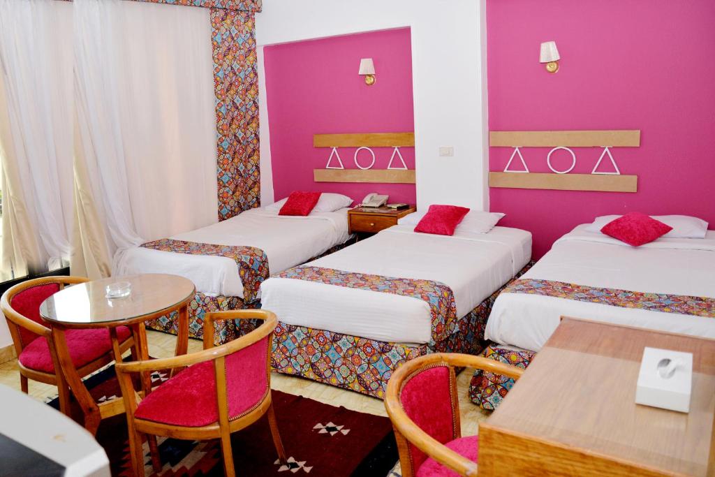 Postel nebo postele na pokoji v ubytování Marhaba Palace Hotel