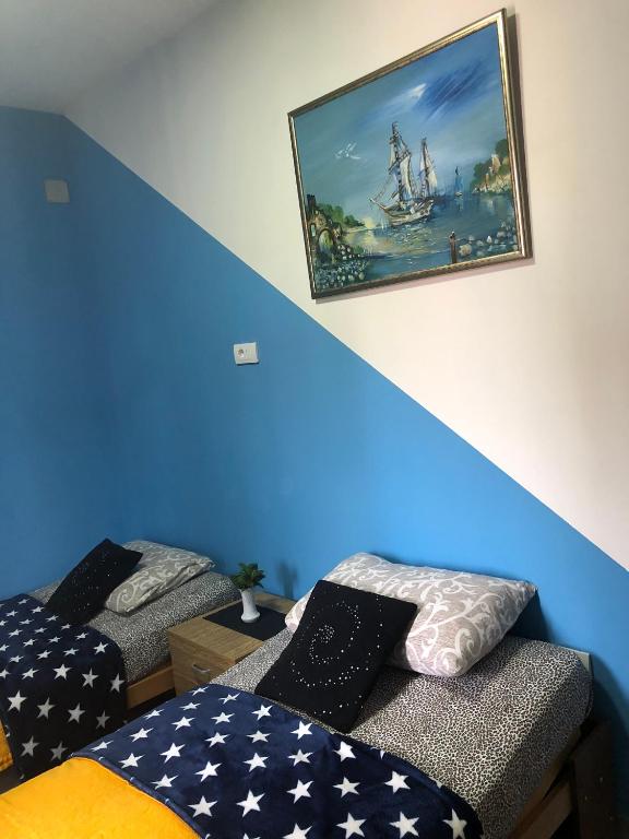 Postel nebo postele na pokoji v ubytování Swiss Hostel
