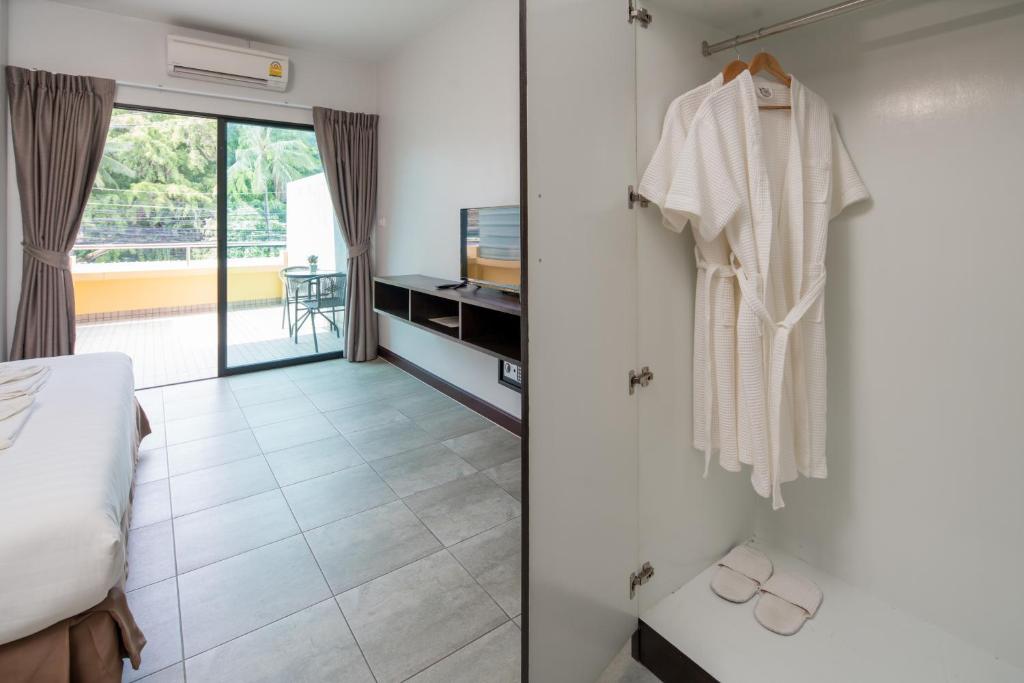 Postel nebo postele na pokoji v ubytování Amarin Hotel Patong