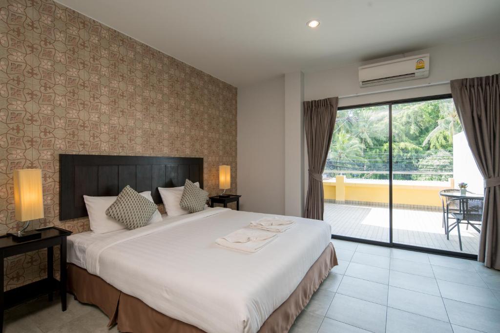 Postel nebo postele na pokoji v ubytování Amarin Hotel Patong