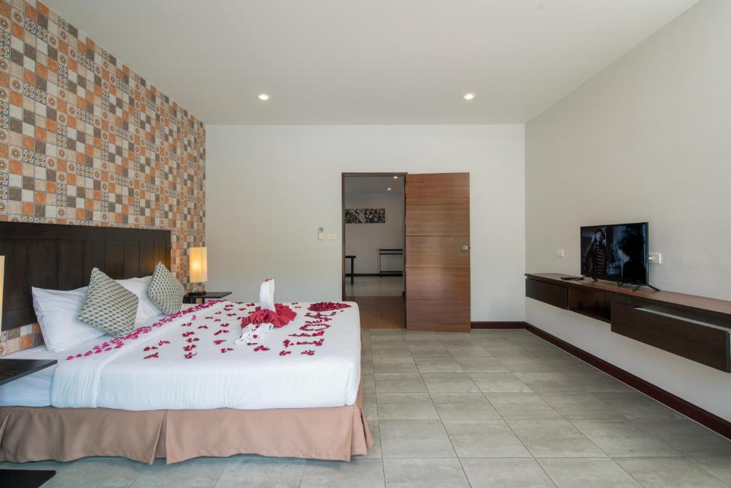 Postel nebo postele na pokoji v ubytování Amarin Hotel Patong