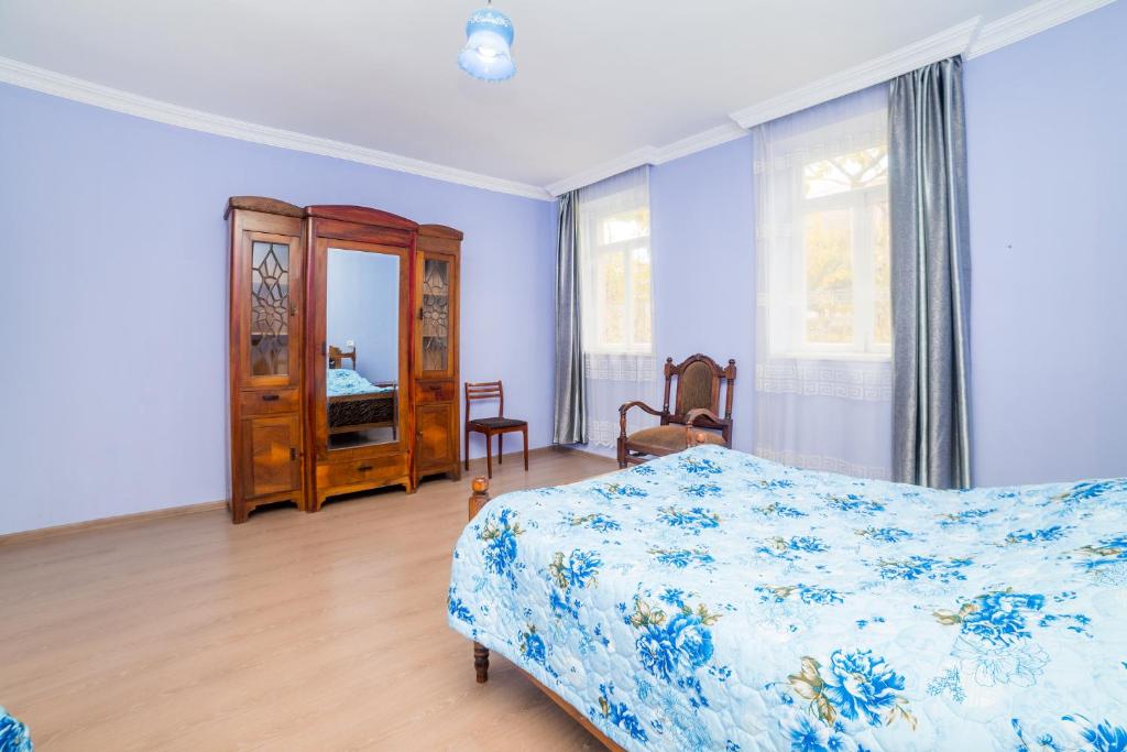 Postel nebo postele na pokoji v ubytování Nukri Guest House