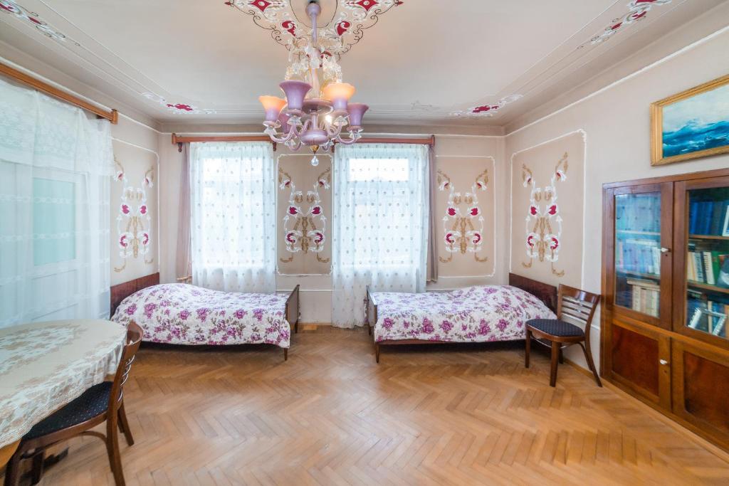 Postel nebo postele na pokoji v ubytování Nukri Guest House