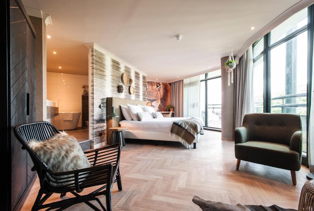 Van der Valk Theaterhotel Almelo - Deluxe Suite With Spa Bath