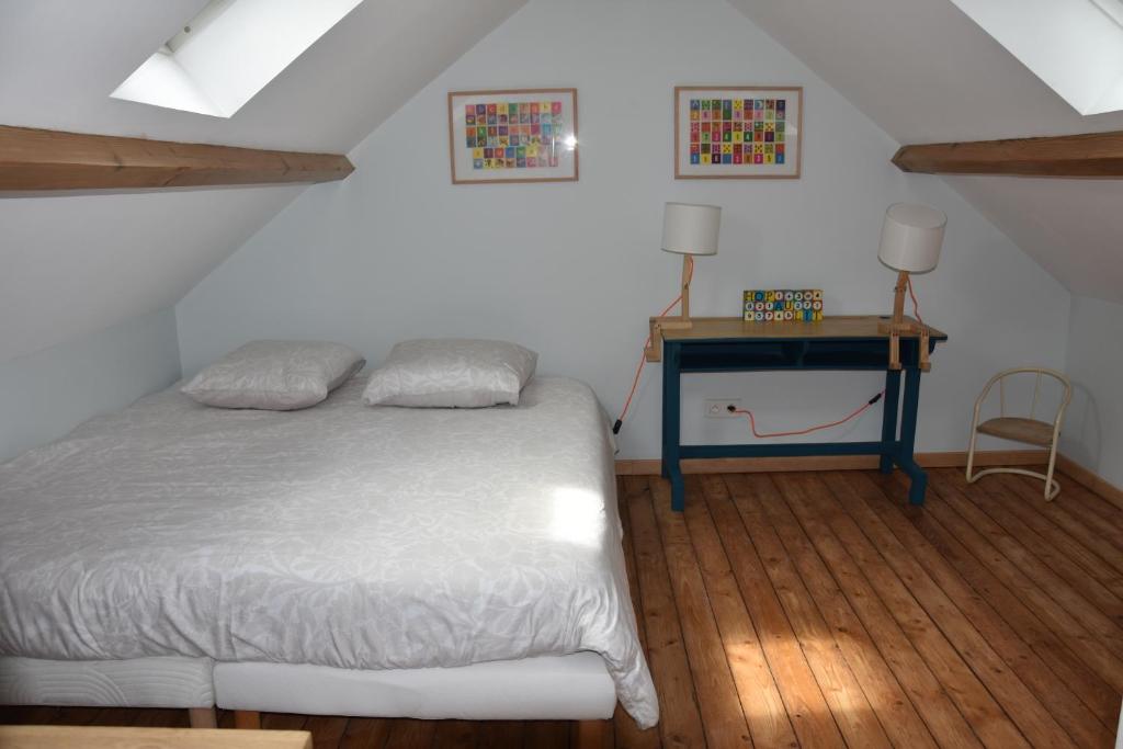 Giường trong phòng chung tại La buissonnière