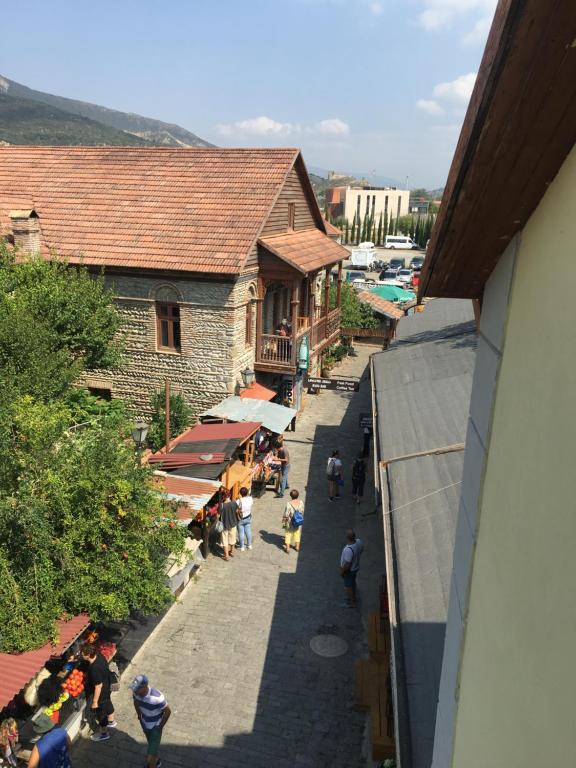 Nespecifikovaný výhled na hory nebo výhled na hory při pohledu z penzionu